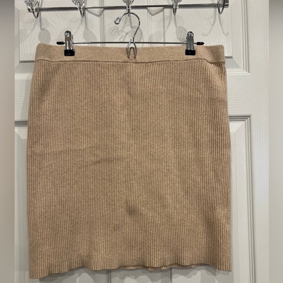 Old Navy Dresses & Skirts - Old Navy pencil skirt never worn size extra large